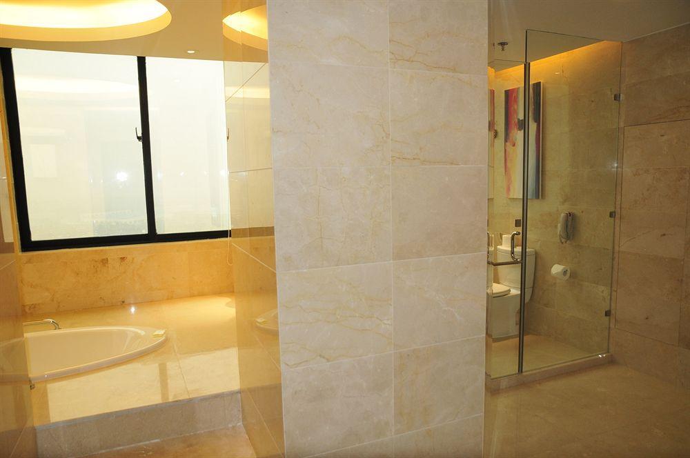 Four Points By Sheraton Taicang Eksteriør billede